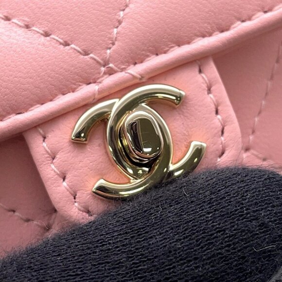 CHANEL Matelasse Mini Heart Bag Charm Lambskin Pink - Picture 4 of 10